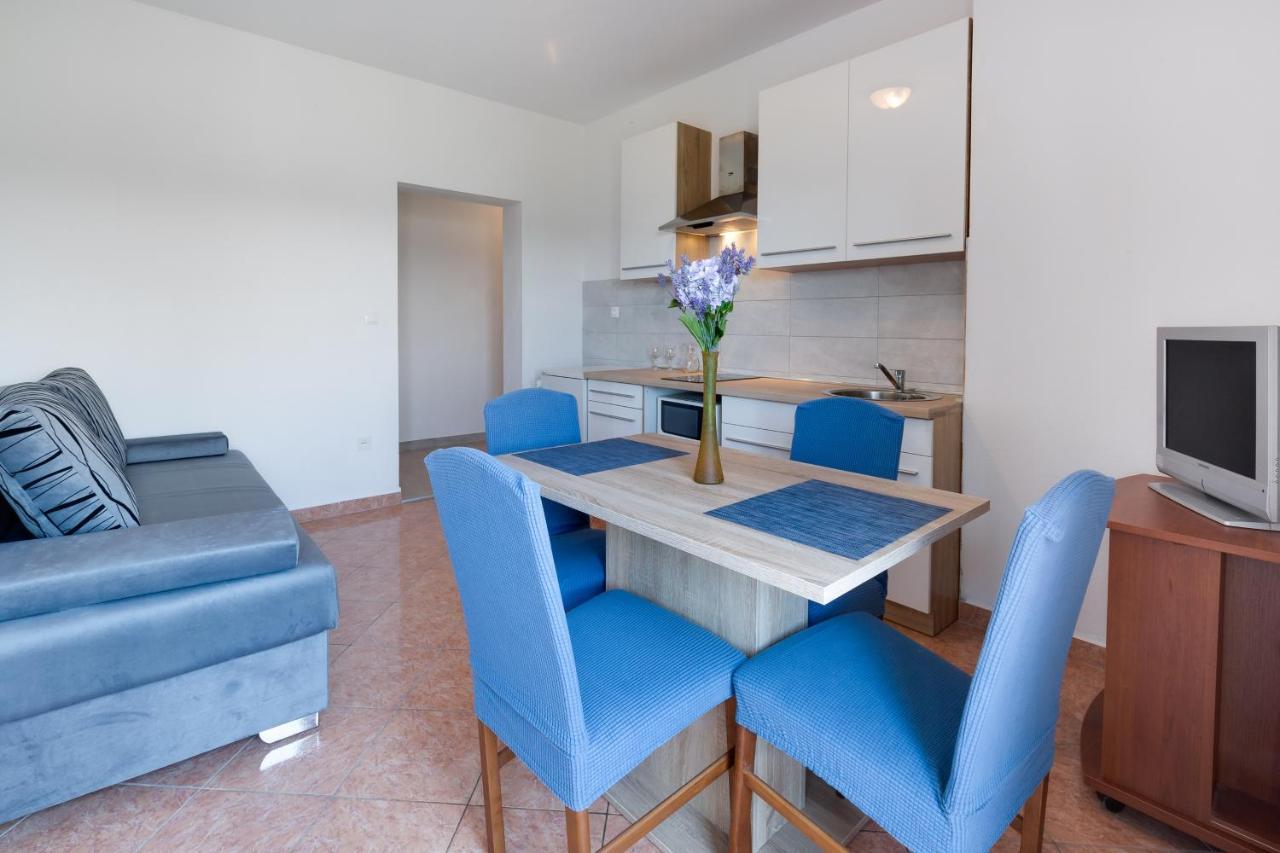 Family Friendly Seaside Apartments Kozino, Zadar - 5756 Petrcane Exterior photo
