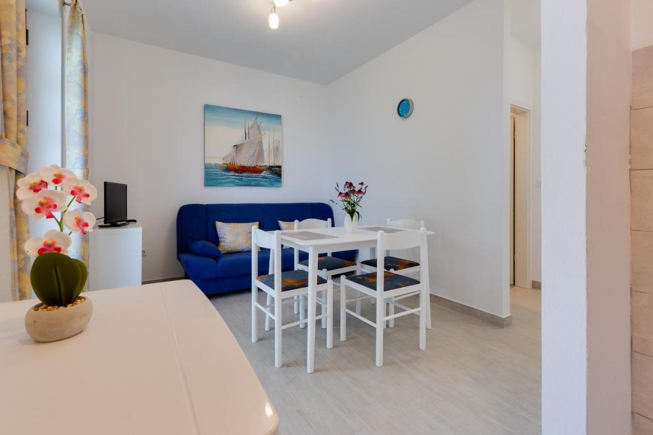 Family Friendly Seaside Apartments Kozino, Zadar - 5756 Petrcane Exterior photo